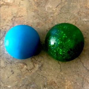2 squishy balls